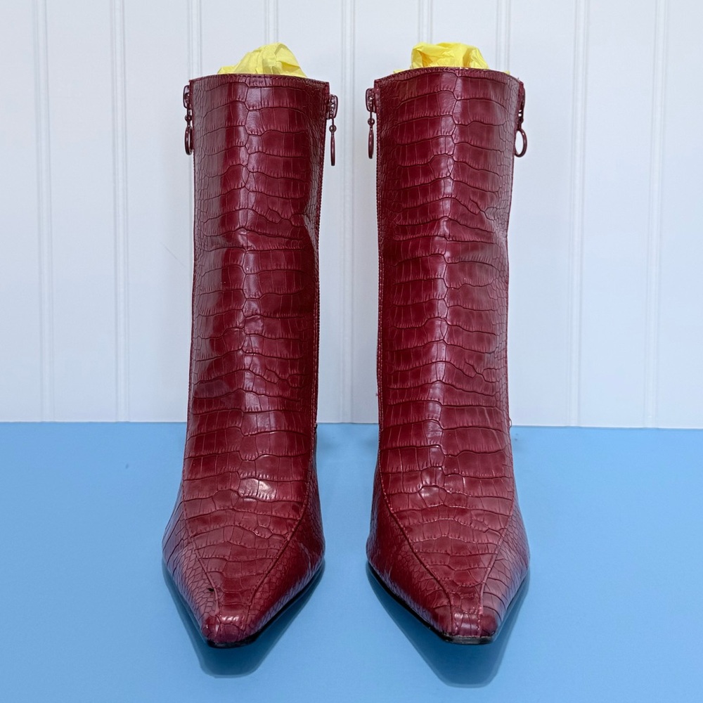 COVERGIRL Red Crocodile-Patterned Heeled bootie Size 6.5 - Picture 7 of 17